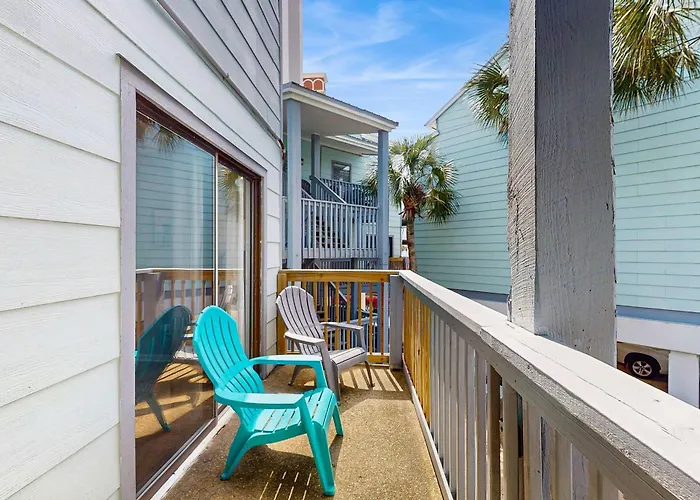 Second Floor With Shared Pool Fast Wifi Ac And Full Kitchen Holiday home *